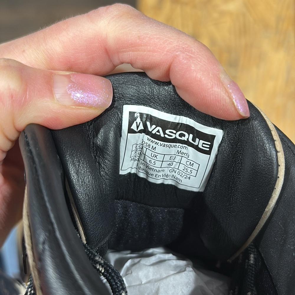 Brand new in box discontinued waterproof Gore-Tex Vasque St. Elias. - Picture 8 of 8